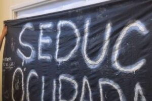 Após PM retirar alunos da Secretaria de Educação, manifestantes fazem novo protesto em SP