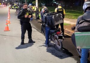Detran-DF flagra motos irregulares em operação em Águas Claras