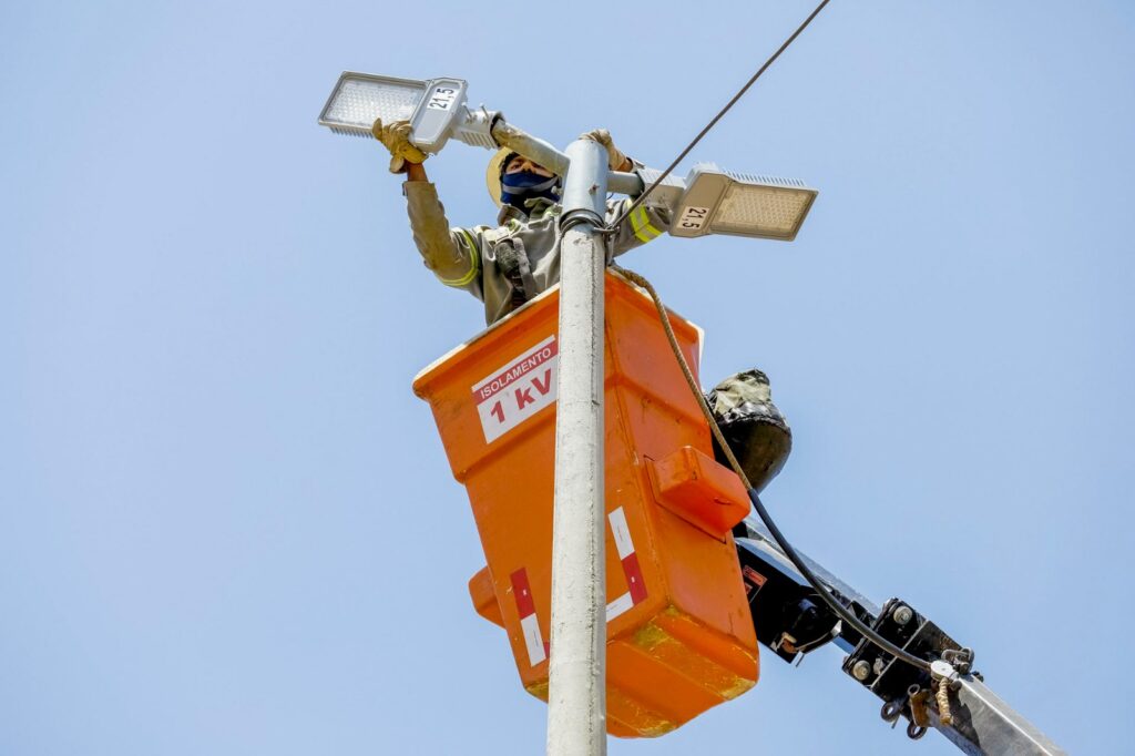 Iluminação pública com LED atinge quase 97% dos postes no DF