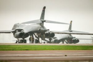 Bombardeiros dos EUA chegam a base britânica após fim de veto