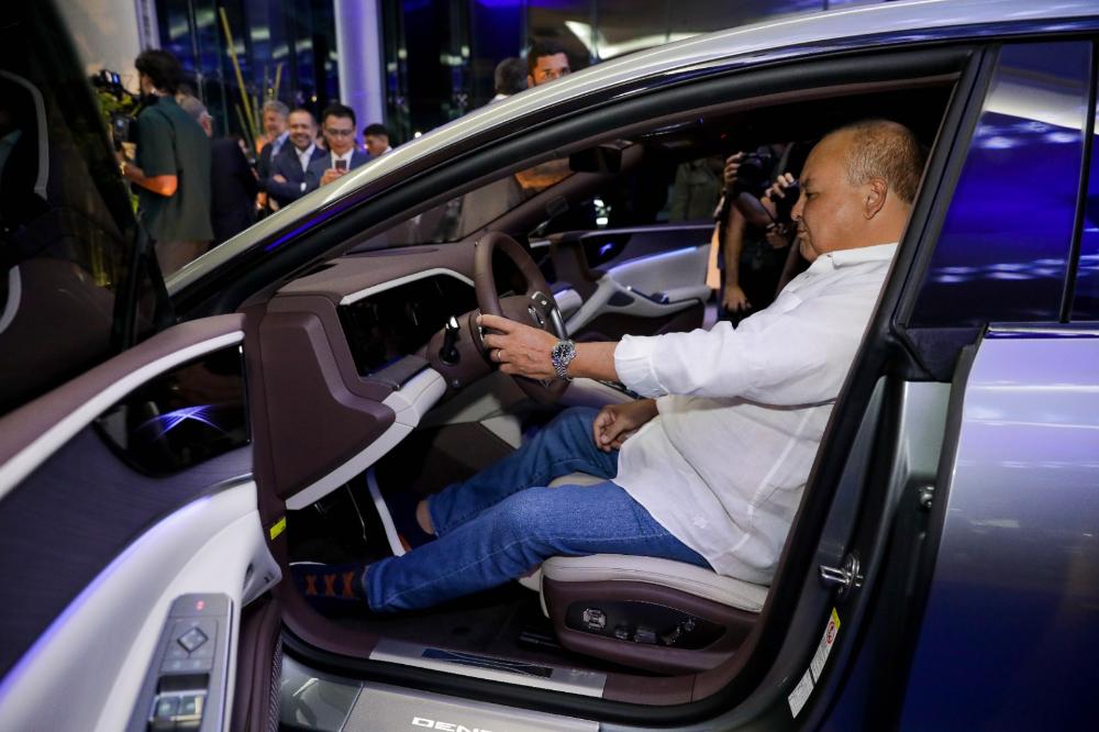 Ibaneis Rocha inaugura primeira concessionária Denza em Brasília