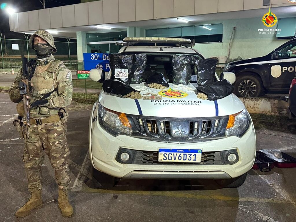 Ônibus é interceptado e passageiro acaba preso com grande carga de drogas na divisa do DF