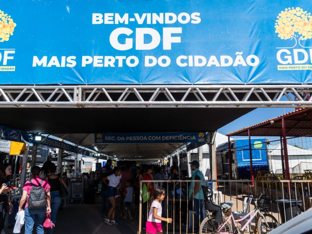 GDF Mais Perto do Cidadão atende 4 mil na Estrutural com serviços e lazer