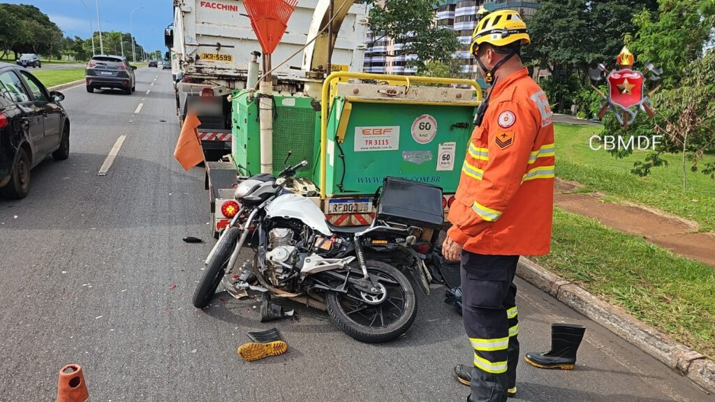 Motociclista fica ferido após colisão com caminhão no Eixão Norte