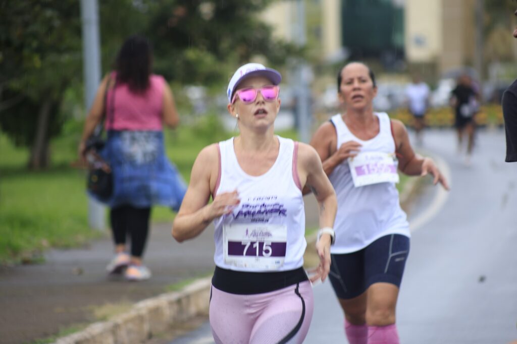 Corrida Circuito da Mulher promove empoderamento em Brasília