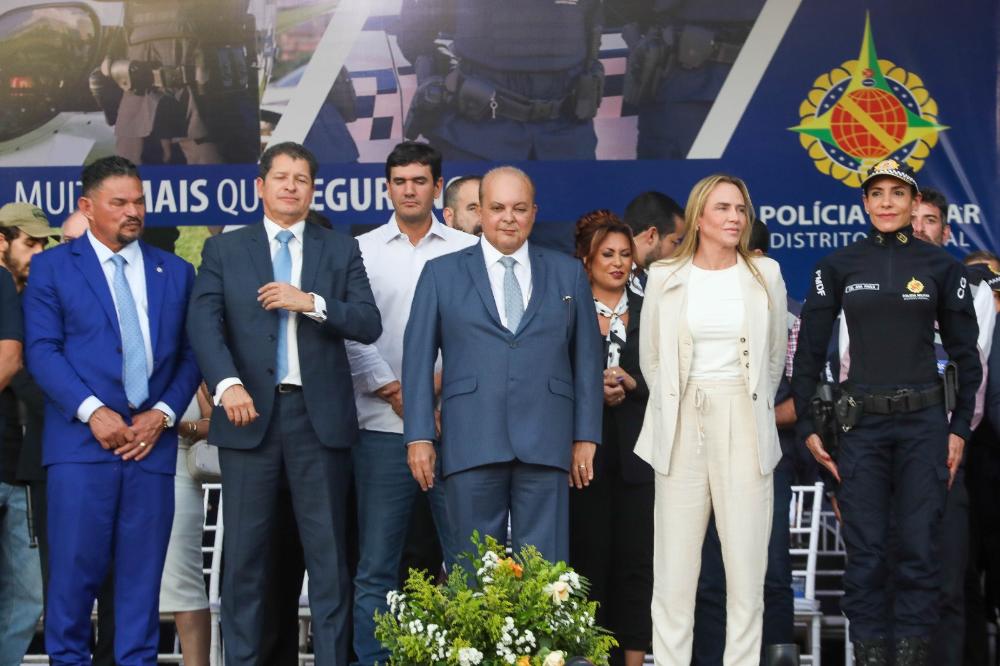 Ibaneis Rocha participa de formatura de 1.234 novos policiais da PMDF