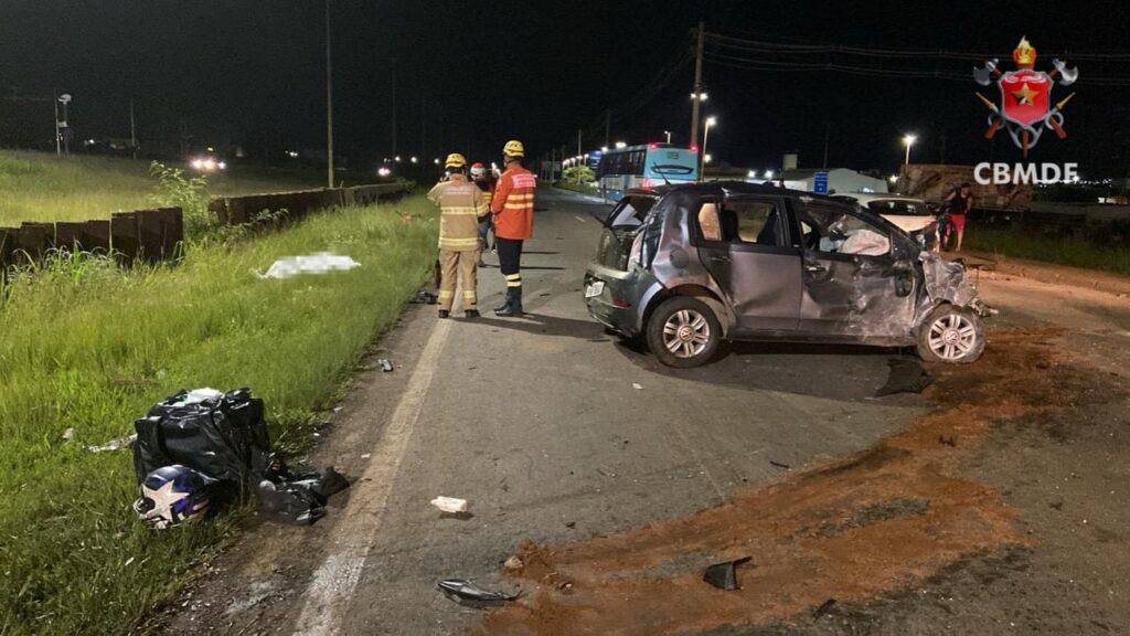 Motociclista morre após colisão com carro na BR-070, em Ceilândia