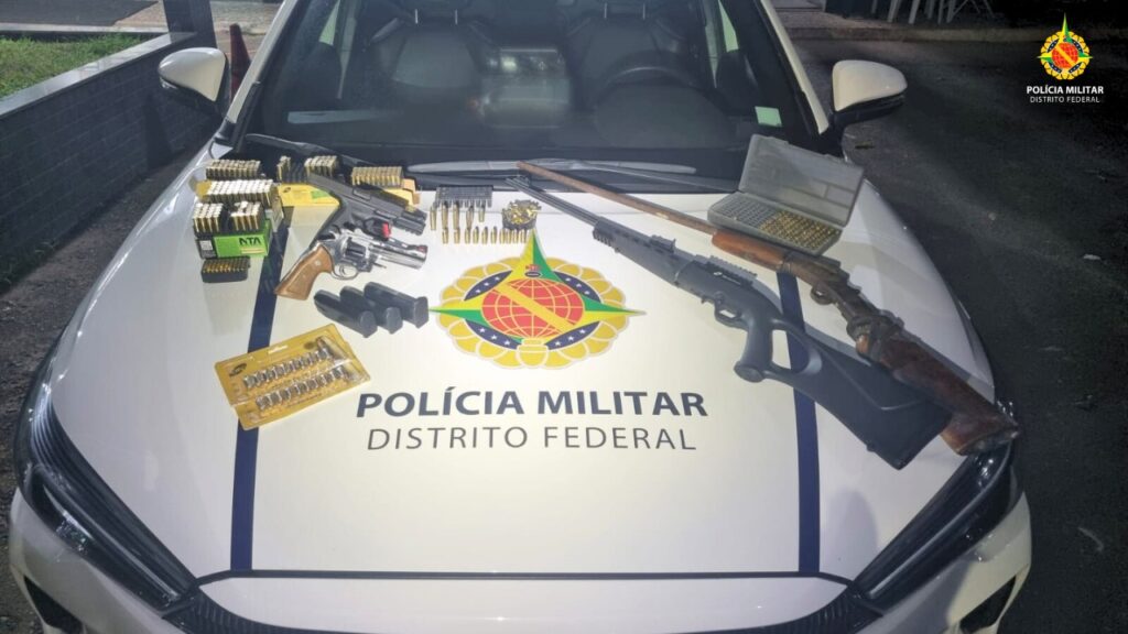 Homem é preso por agredir companheira e guardar armas em casa
