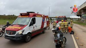 Motociclista fica ferido após colisão com carro no Park Way