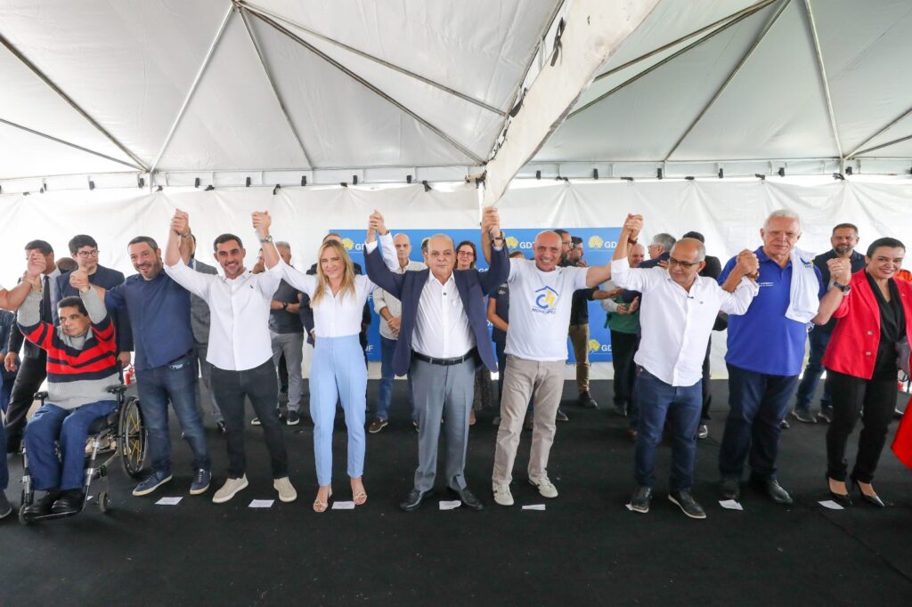 GDF entrega 400 lotes a pessoas com deficiência em Ceilândia