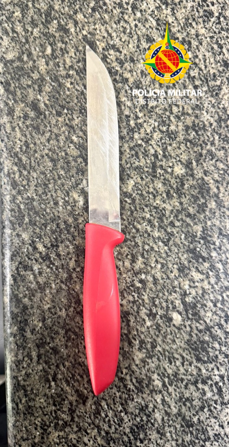 Homem é preso após ameaçar companheira com faca no DF
