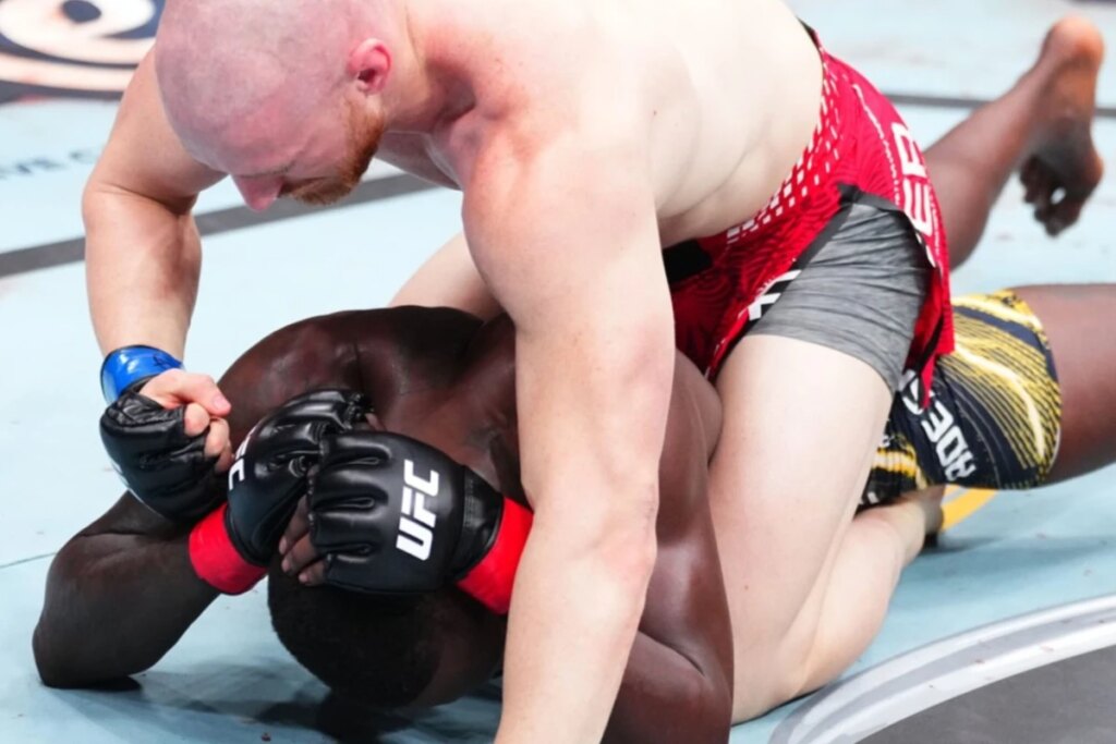 UFC atualiza rankings e Adesanya cai cinco posições entre os médios