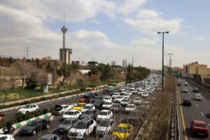 Cerca de 100 mil pessoas fugiram de Teerã nos dois primeiros dias da guerra, segundo a ONU