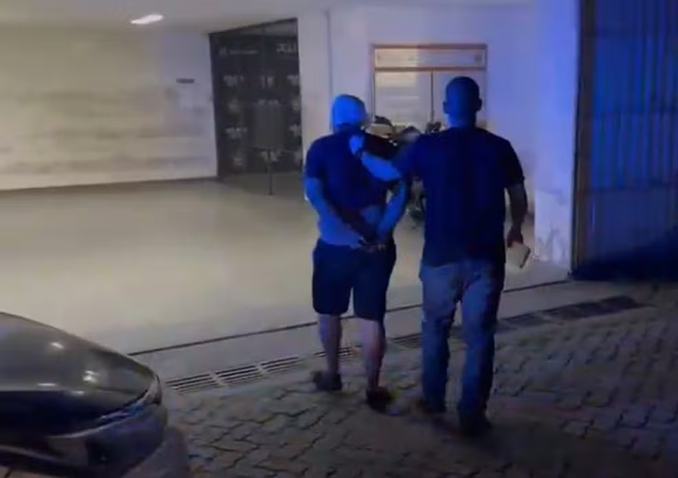 Homem estupra a ex-namorada e volta para matar o filho dela enquanto vítima denunciava crime à polícia do RJ