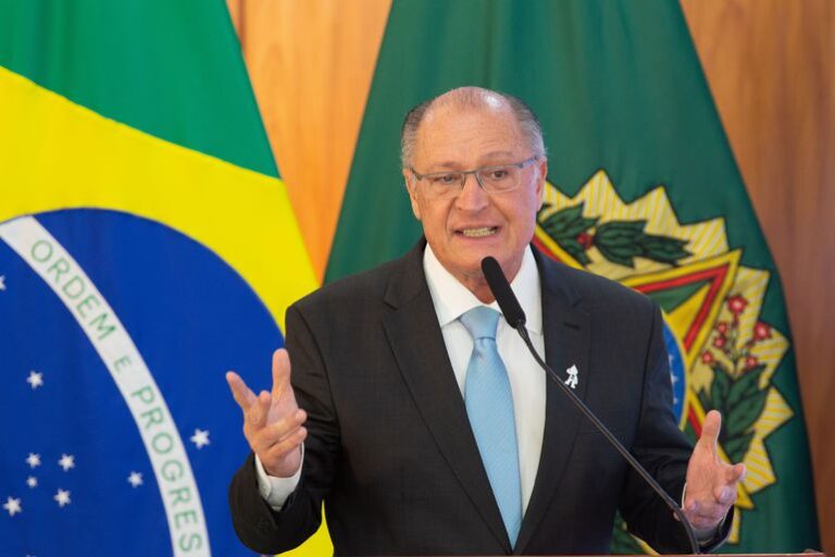 Alckmin visita concessionária Scania em Santa Maria para acompanhar Move Brasil