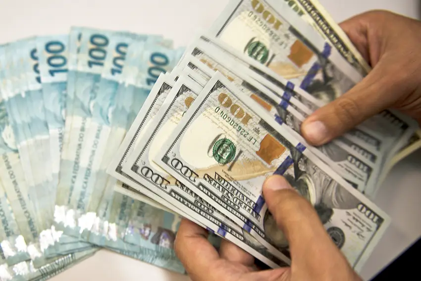 Dólar e Bolsa fecham em alta com Galípolo e exterior em foco