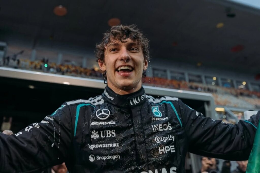 F1: Antonelli vence na China e Hamilton conquista 1º pódio na Ferrari