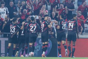 Athletico-PR vence e afunda o Cruzeiro na lanterna do Brasileirão