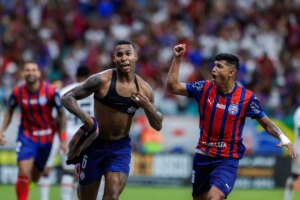 De virada, Bahia vence Vitória e leva o título do Campeonato Baiano