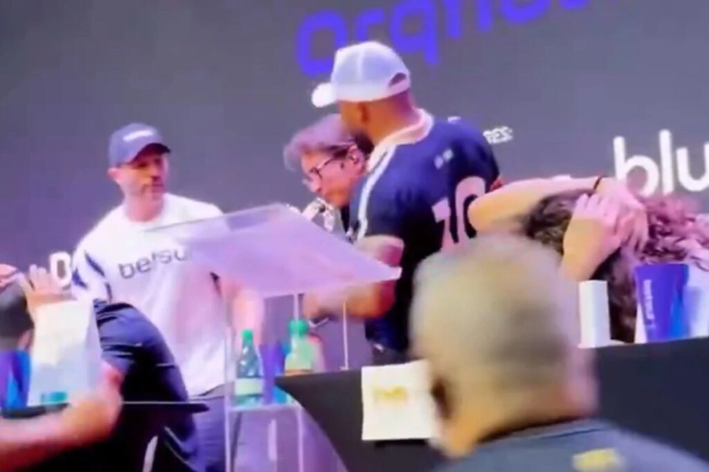 Davi Brito e Kleber Bambam partem para agressão em coletiva do FMS