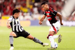 Botafogo tenta quebrar tabu de dois anos contra Flamengo