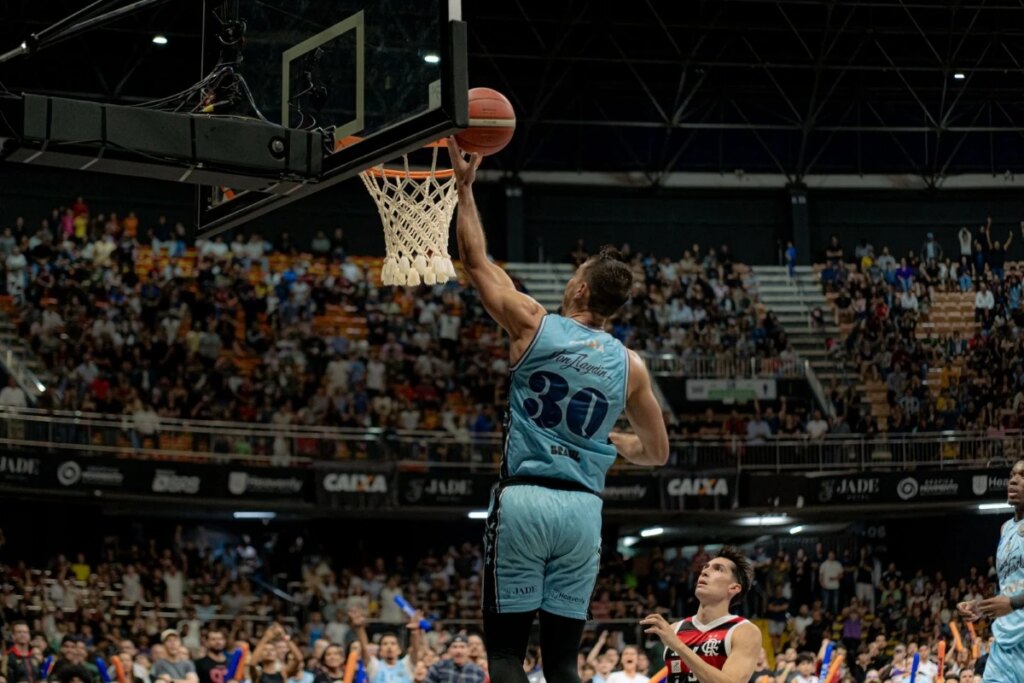 Brasília Basquete bate o Flamengo em casa e volta ao G4 do NBB