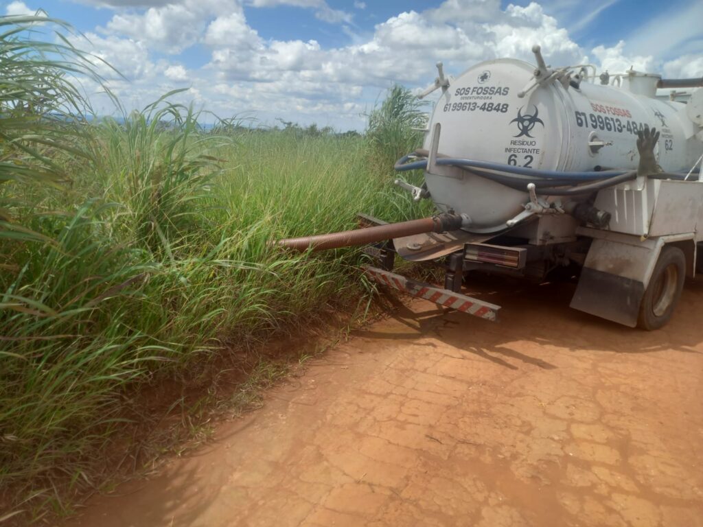 Caminhoneiro multado em R$ 30 mil por descarte irregular em APA de Brasília