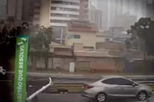 Cancela automática é derrubada por carro dias após sistema ser acionado pela primeira vez na Marginal Botafogo, em Goiânia