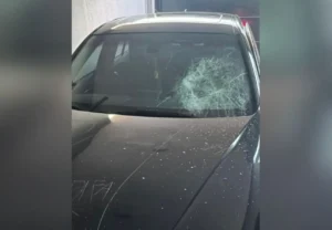 Mulher risca lataria e joga água sanitária em BMW após descobrir suposta traição em Rio Verde