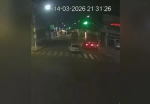 Homem persegue ex-namorada e bate de propósito no carro em que ela estava, em Palmeiras de Goiás