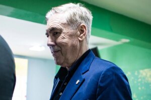 Carlo Ancelotti acompanha o jogo entre Mirassol x Santos; confira