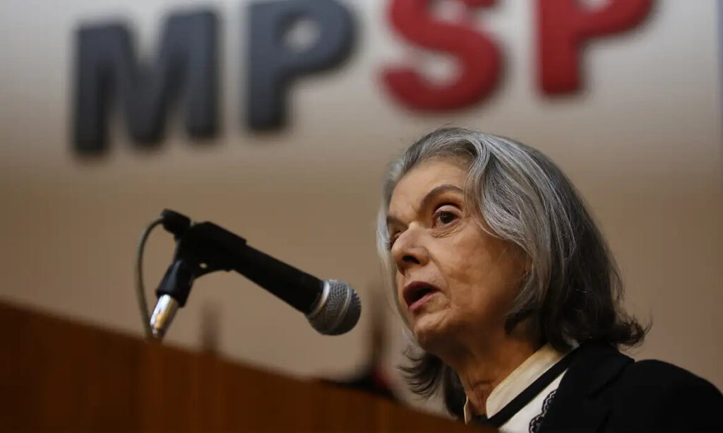 Cármen Lúcia relata ter recebido ameaça de bomba antes de palestra