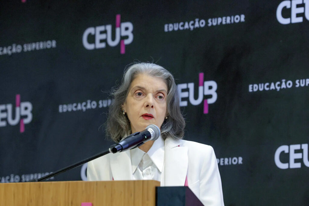 Violência de gênero pode levar à ‘septicemia’ do corpo político, diz Carmen Lúcia