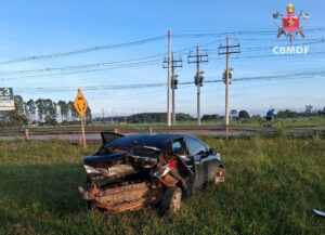 Colisão entre carros deixa motorista ferido na BR-070