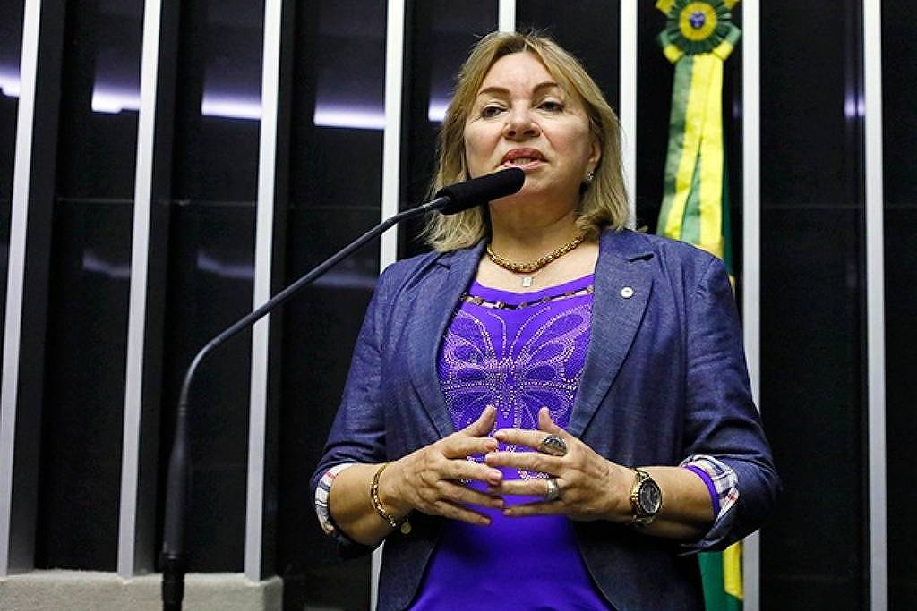 Deputada do MDB comprou apartamento de R$ 4 milhões e carro de luxo com recursos do INSS, diz PF