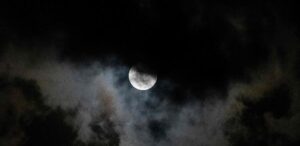 Qual é a fase da Lua hoje (2)? Veja calendário lunar de março de 2026