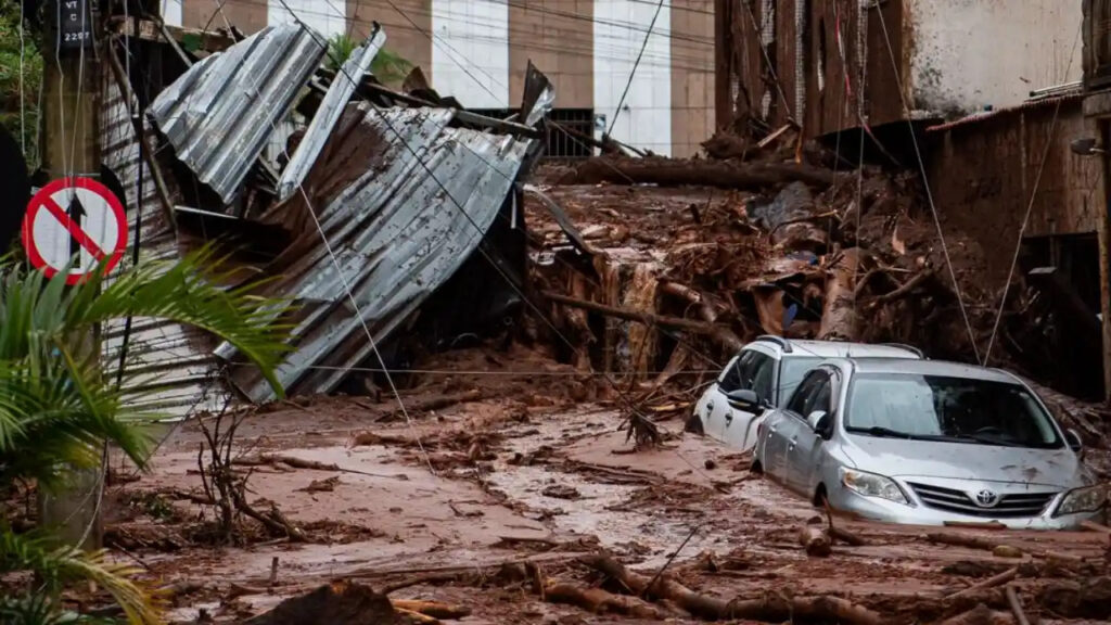 Governo antecipa abono e seguro-desemprego para vítimas de chuvas em MG