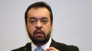 Cláudio Castro renuncia ao governo do Rio nesta segunda-feira, às vésperas de julgamento no TSE