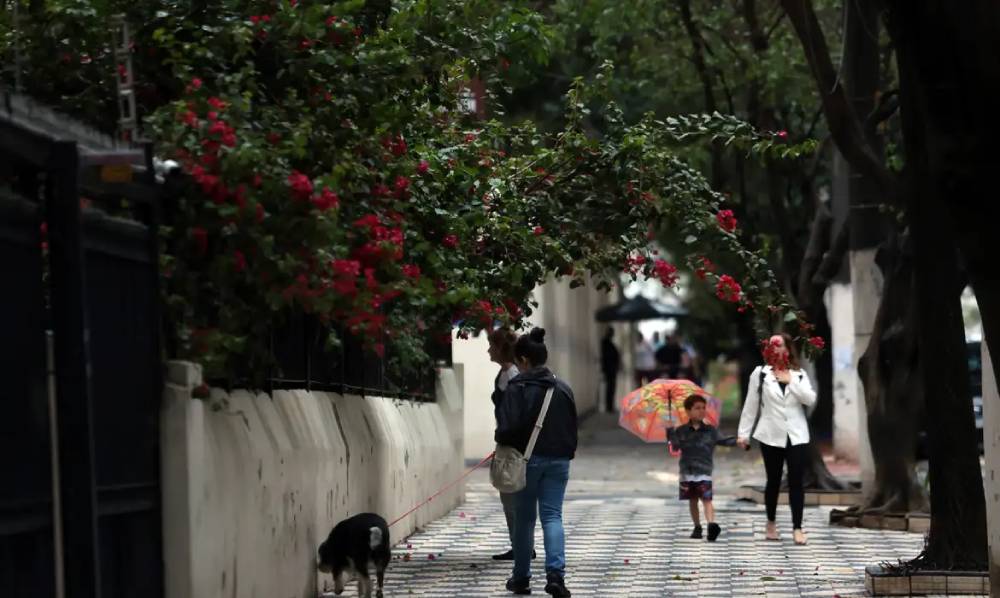Ciclone extratropical deixa 86 cidades de Santa Catarina em alerta para ventos costeiros