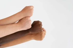 Justiça de Goiás determina inclusão de candidatos pardos em cotas raciais de residência médica