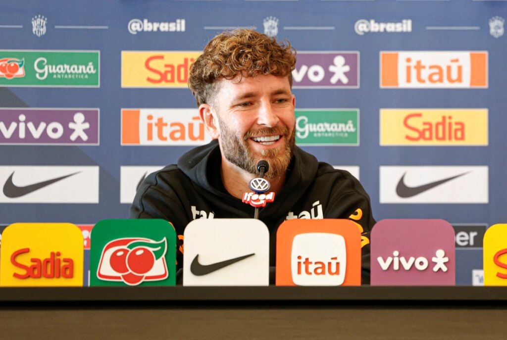 Léo Pereira elogia França e fala sobre Mbappé