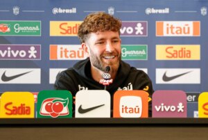 Léo Pereira elogia França e fala sobre Mbappé