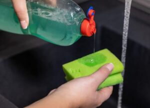 Fornecedor aumenta preço de insumo de detergente e sabão e culpa guerra no Irã