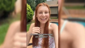 Tiktoker Ananda comentando sobre lobisomem nas redes sociais - (Foto: reprodução/TikTok)