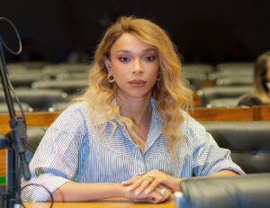 Erika Hilton se torna a 1ª presidente trans de Comissão de Defesa da Mulher da Câmara