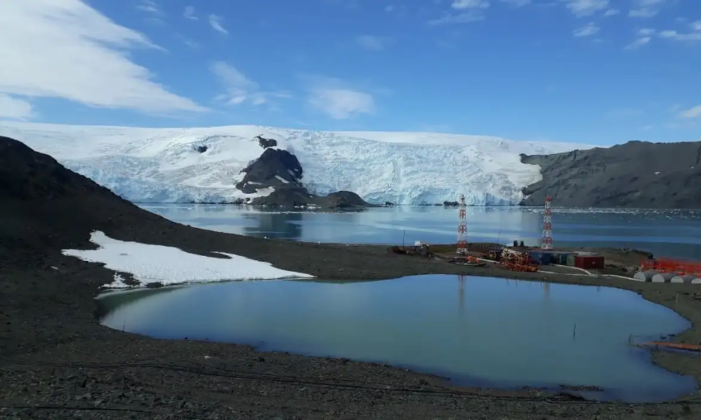 Defesa celebra 40 anos de presença brasileira na Antártica com visita à Estação Ferraz