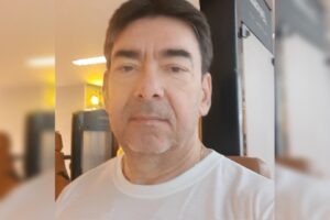 Ex-médico condenado a 46 anos por assassinar mãe idosa em incêndio