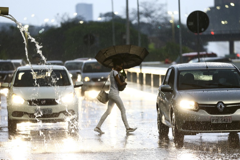 Sudeste em alerta para inundações e deslizamentos com chuvas intensas