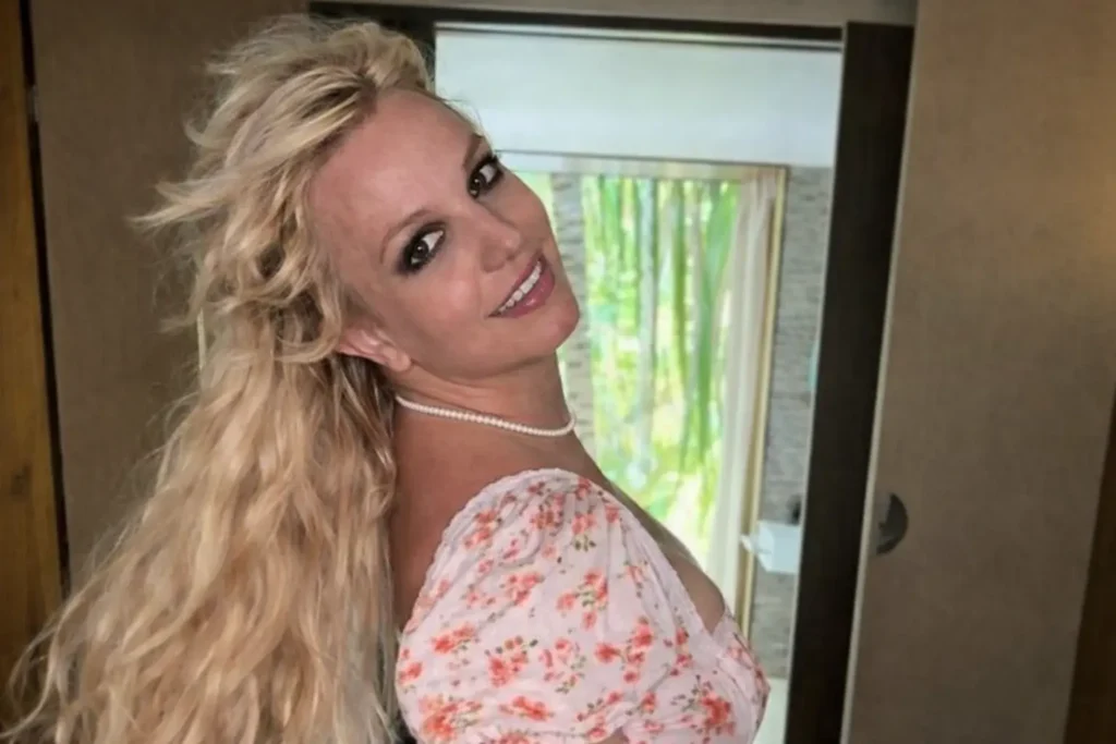 Britney Spears é presa por suspeita de dirigir após beber