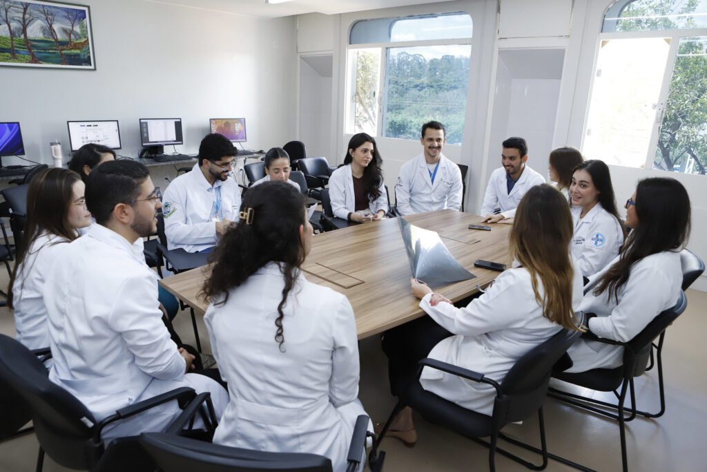 Ses-DF abre seletivo para 65 vagas de preceptores em residência médica